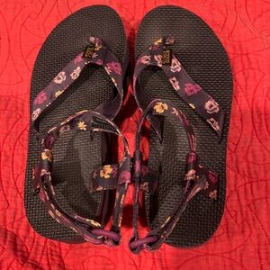 Teva women’s platform flatform size 8